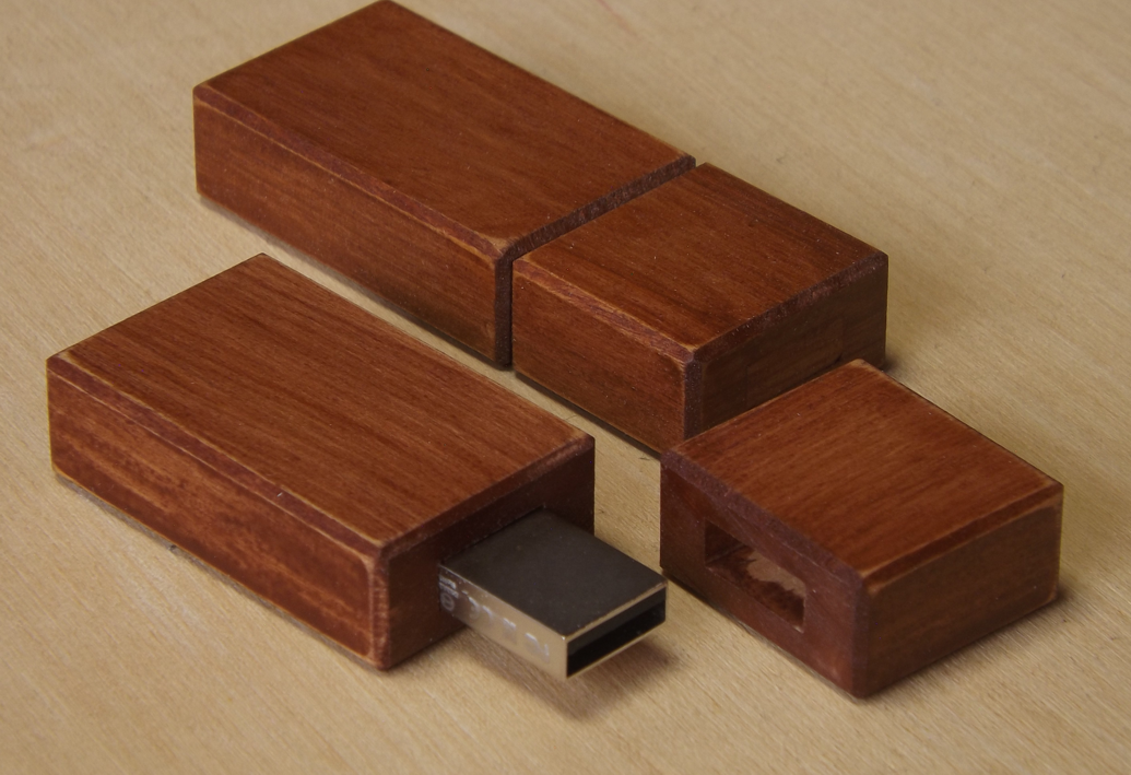 USB kľúč - mahagón, 32 GB 3.2