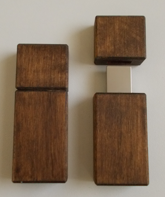 USB kľúč - dub antik, 64 GB 